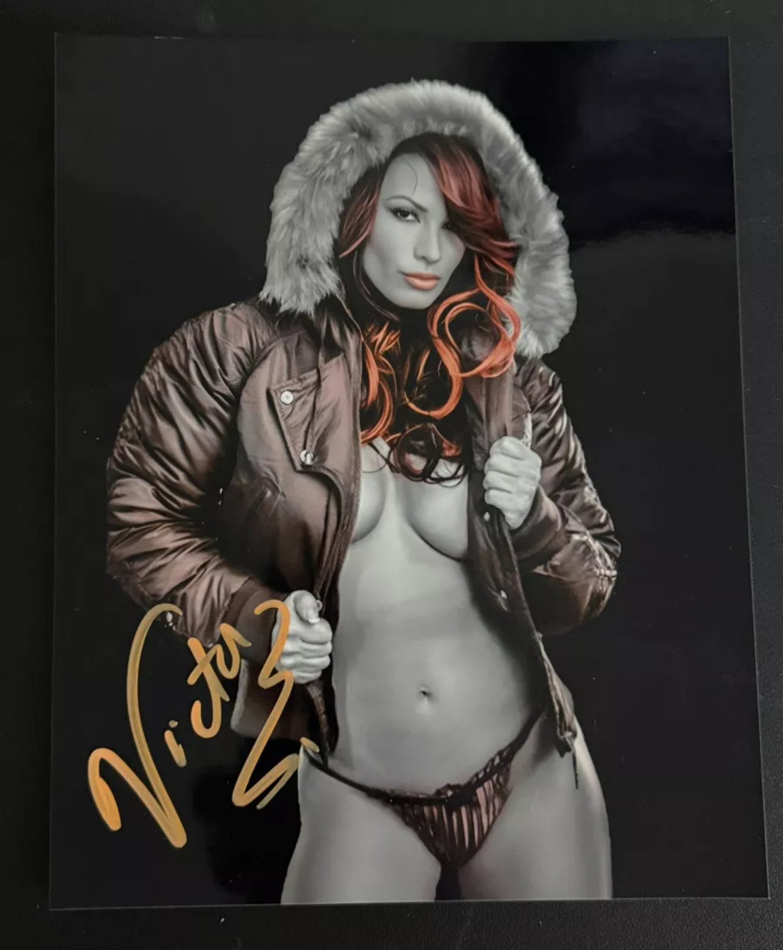 Lisa Marie Varon Sgned 8x10 photo